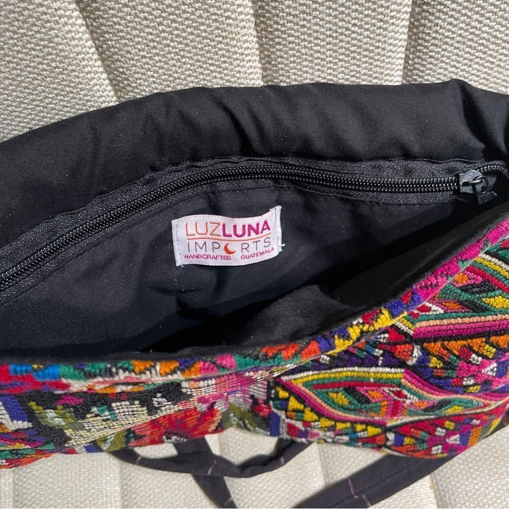 LUZLUNA IMPORTS Crossbody Bag Handmade in Guatemala - Picture 4 of 5